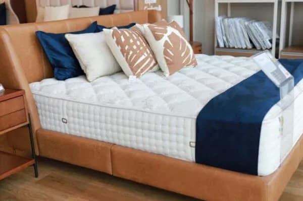 Quarto com colchão Anjos